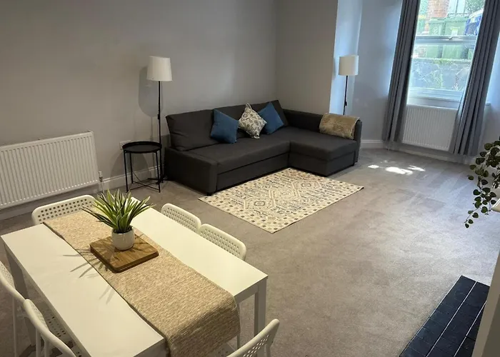 Spacious 2 Bed Central Southsea, Sleeps 6