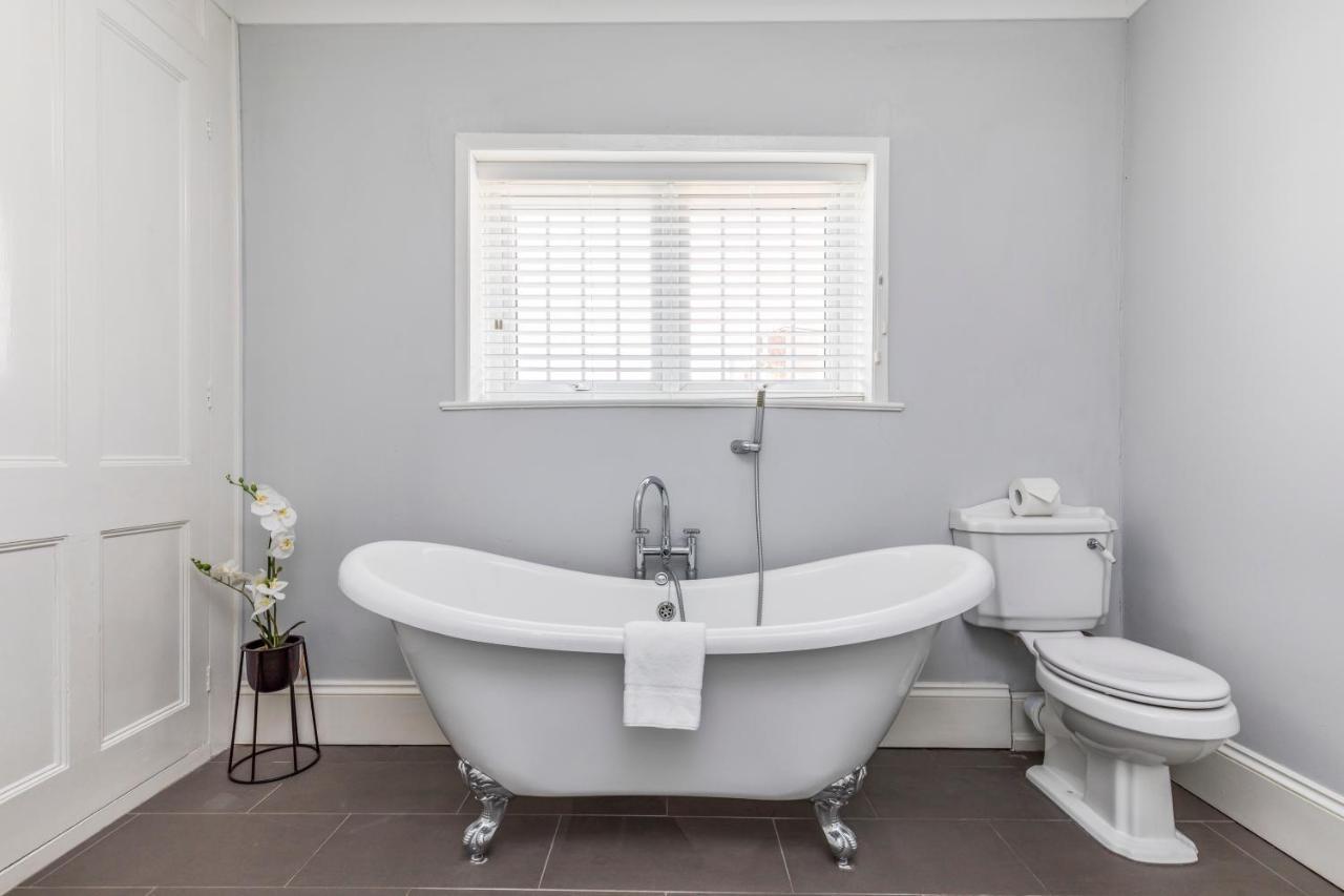 Deluxe With Included * Portsmouth