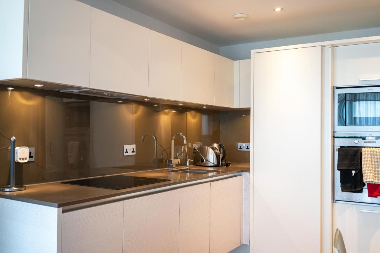 Luxury 3 Bedroom 3 Bathroom Balcony - Gunwharf Quays * Portsmouth