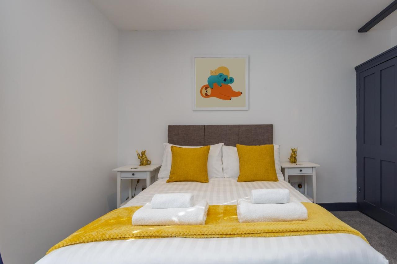 Methuen Mews: Beachside Townhouse In