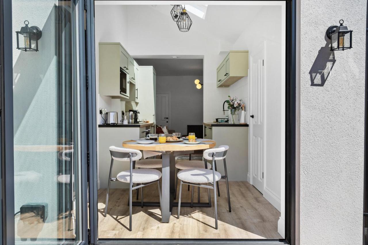 Cosy & Bright With Backyard In Southsea Casa de férias