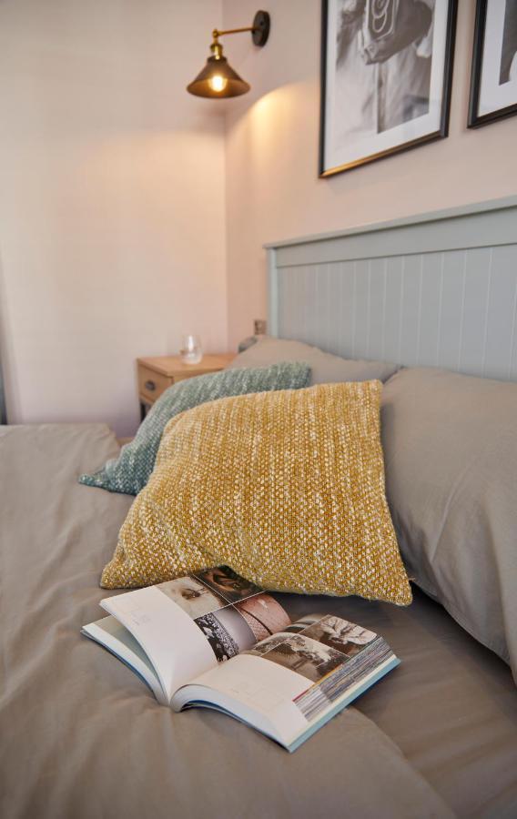 Cosy & Bright With Backyard In Southsea