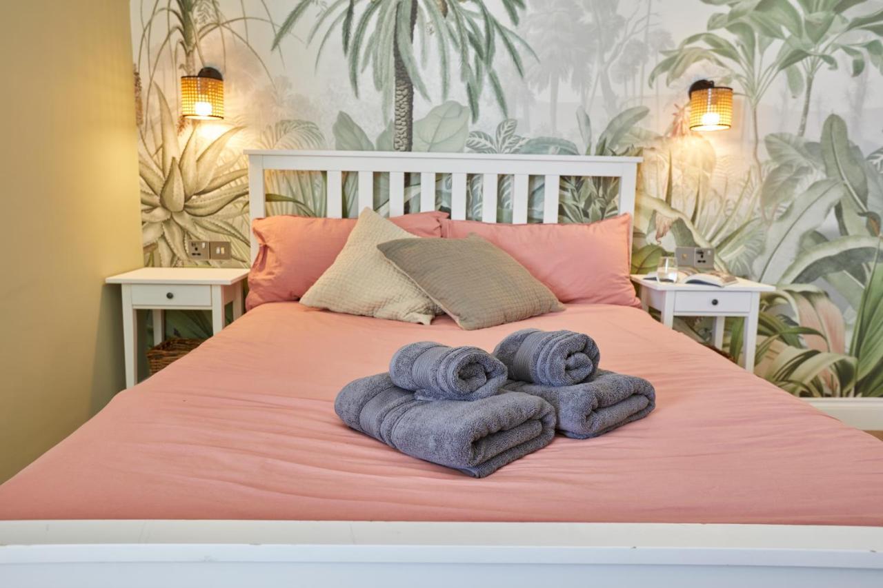 Cosy & Bright With Backyard In Southsea