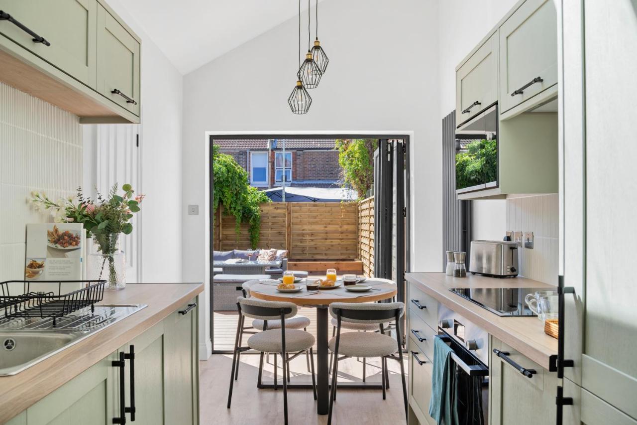 Cosy & Bright With Backyard In Southsea