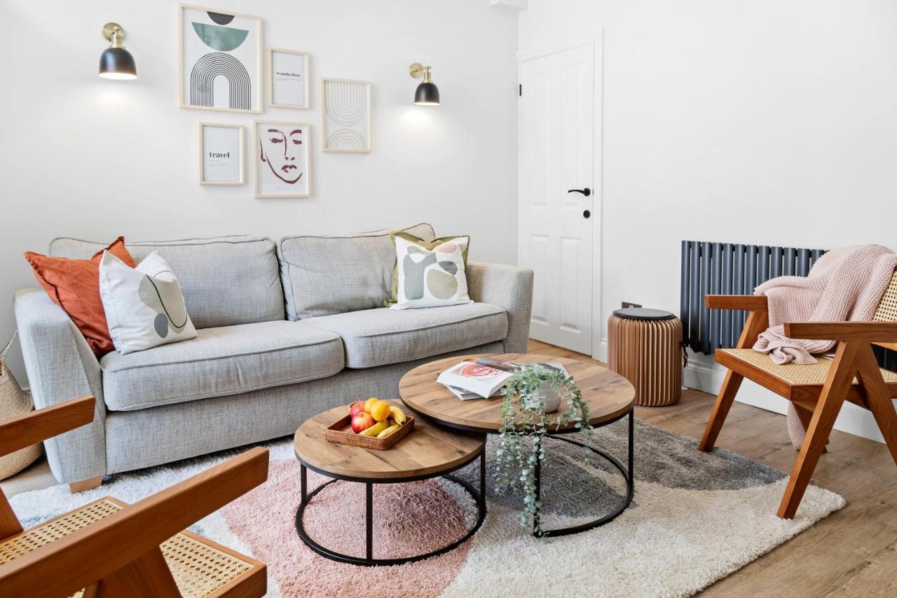 Cosy & Bright With Backyard In Southsea