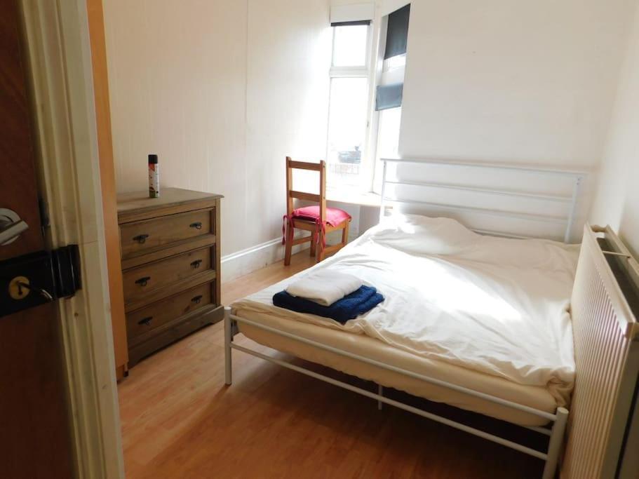 Apartment 7 Double Bedroom House Portsmouth