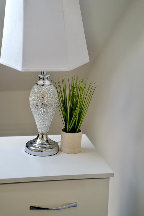 Luxury 2 Bedroom Southsea - Free Parking Apartment *