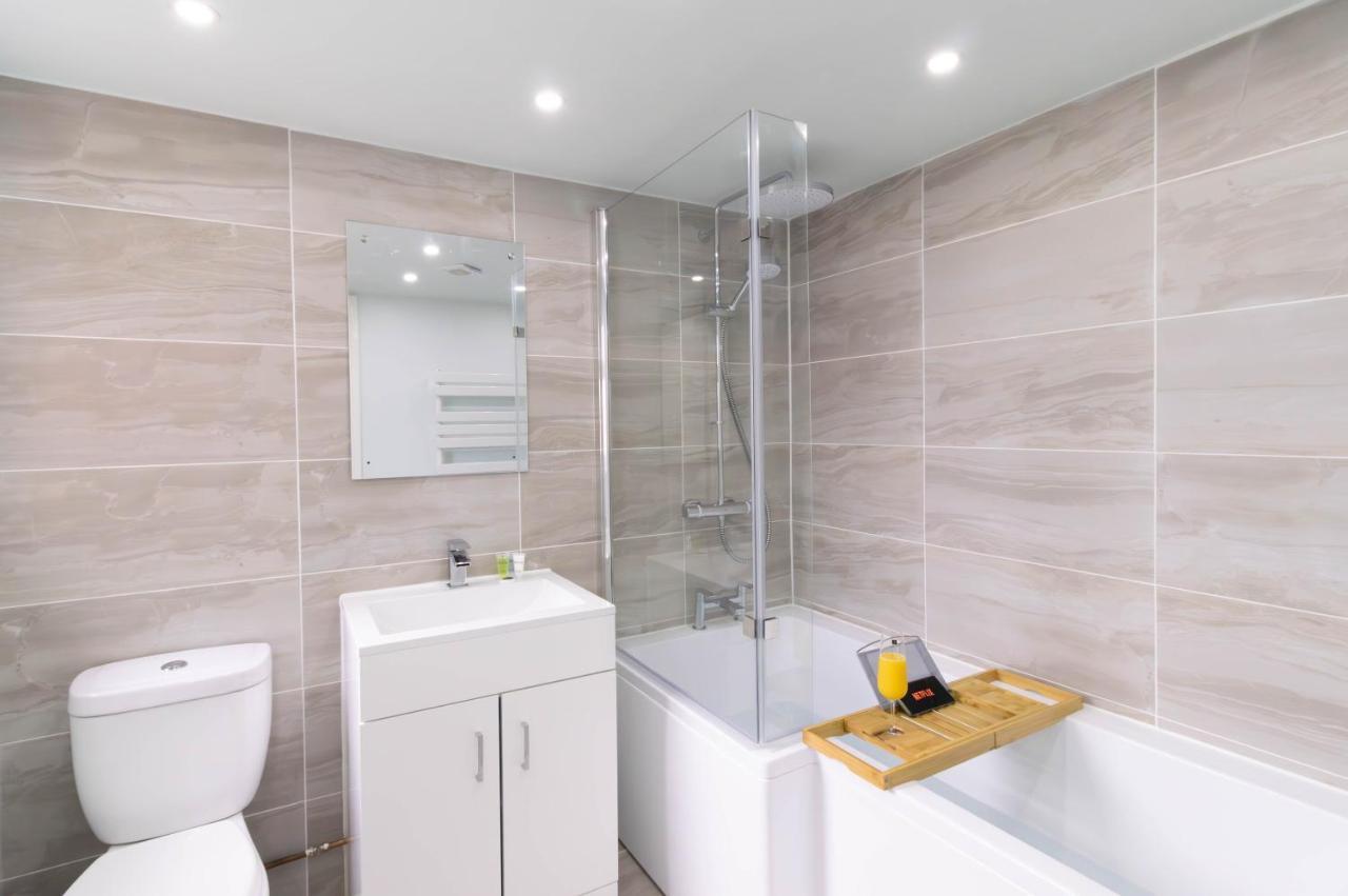 Open Mind - 6 Luxury Bedrooms With Free Parking Holiday home *