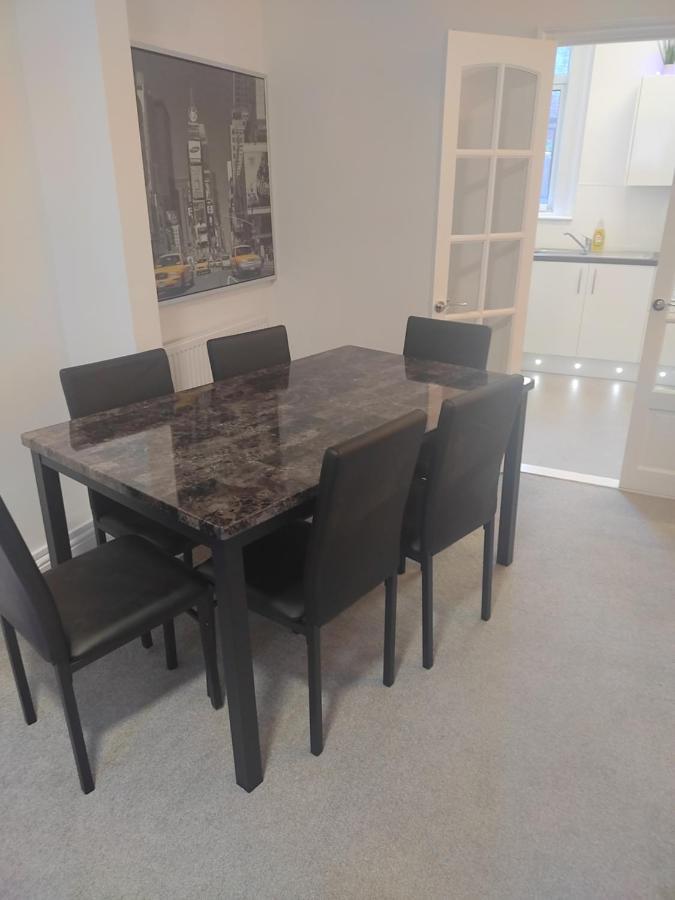 Apartamento Modern 2 Bed House Sleeps 6