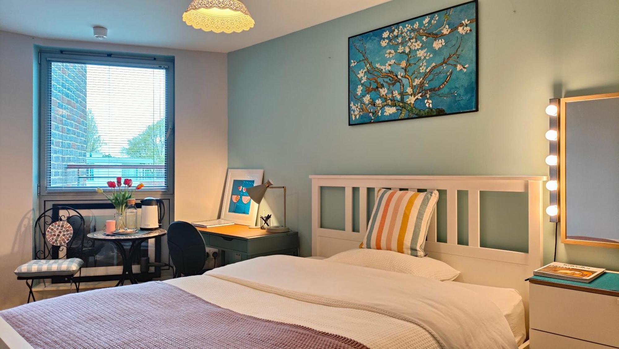 Apartamento A Private Bedroom With Art Style Located In The Center