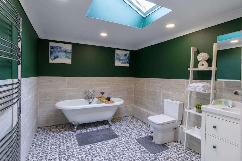 Open Mind - Hot Tub, 5 Bedroom & Free Parking Apartamento