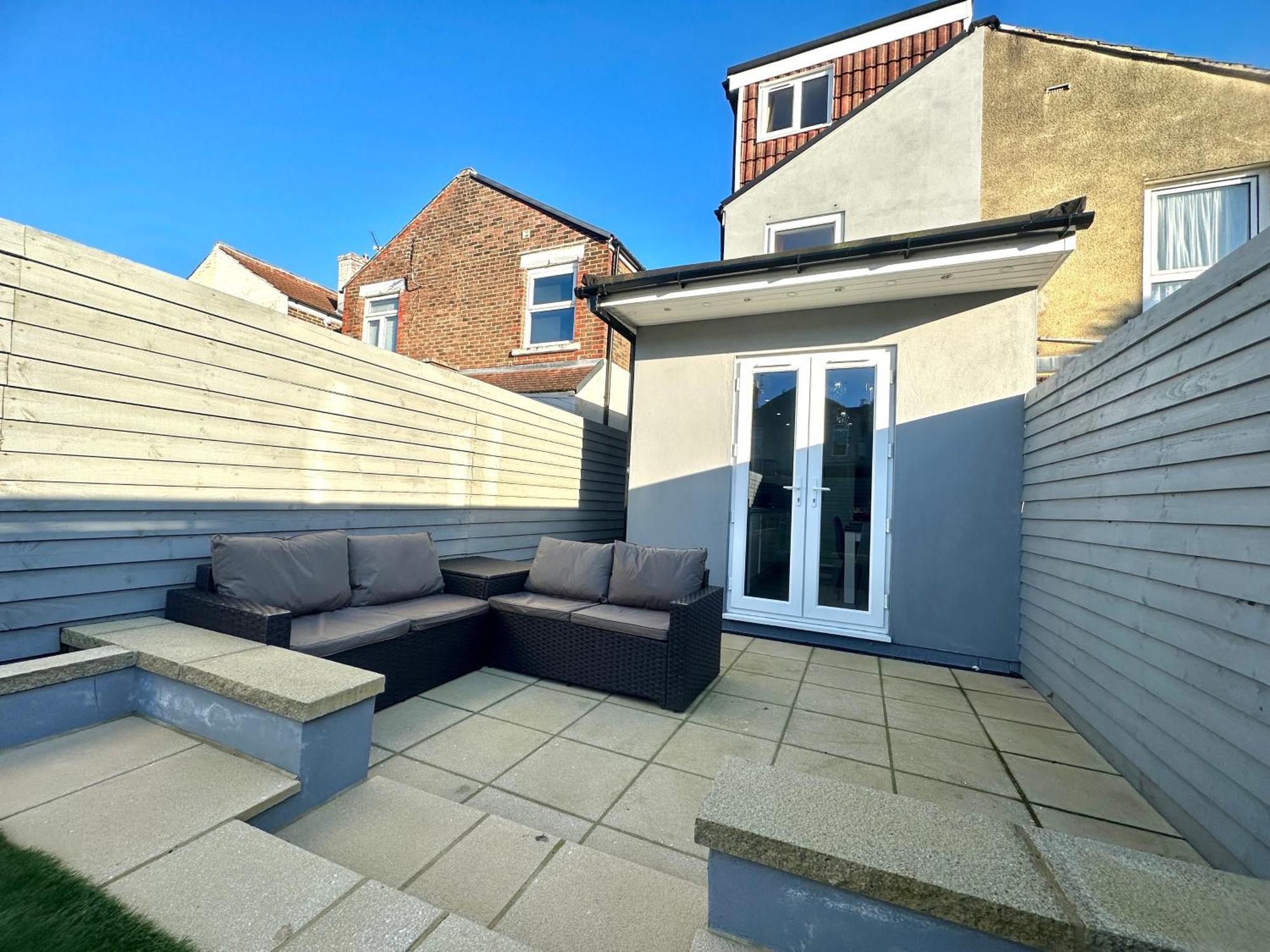 Holiday home Open Mind - 6 Luxury Bedrooms With Free Parking
