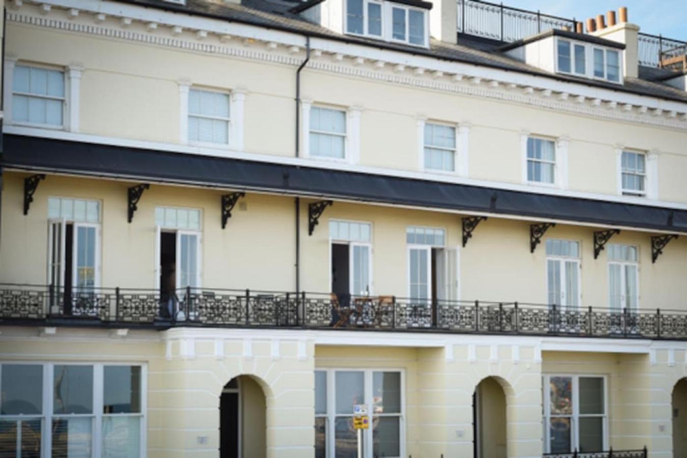 Air Maison - Seafront Flat Private - Roof Terrace With Parking Holiday home Portsmouth