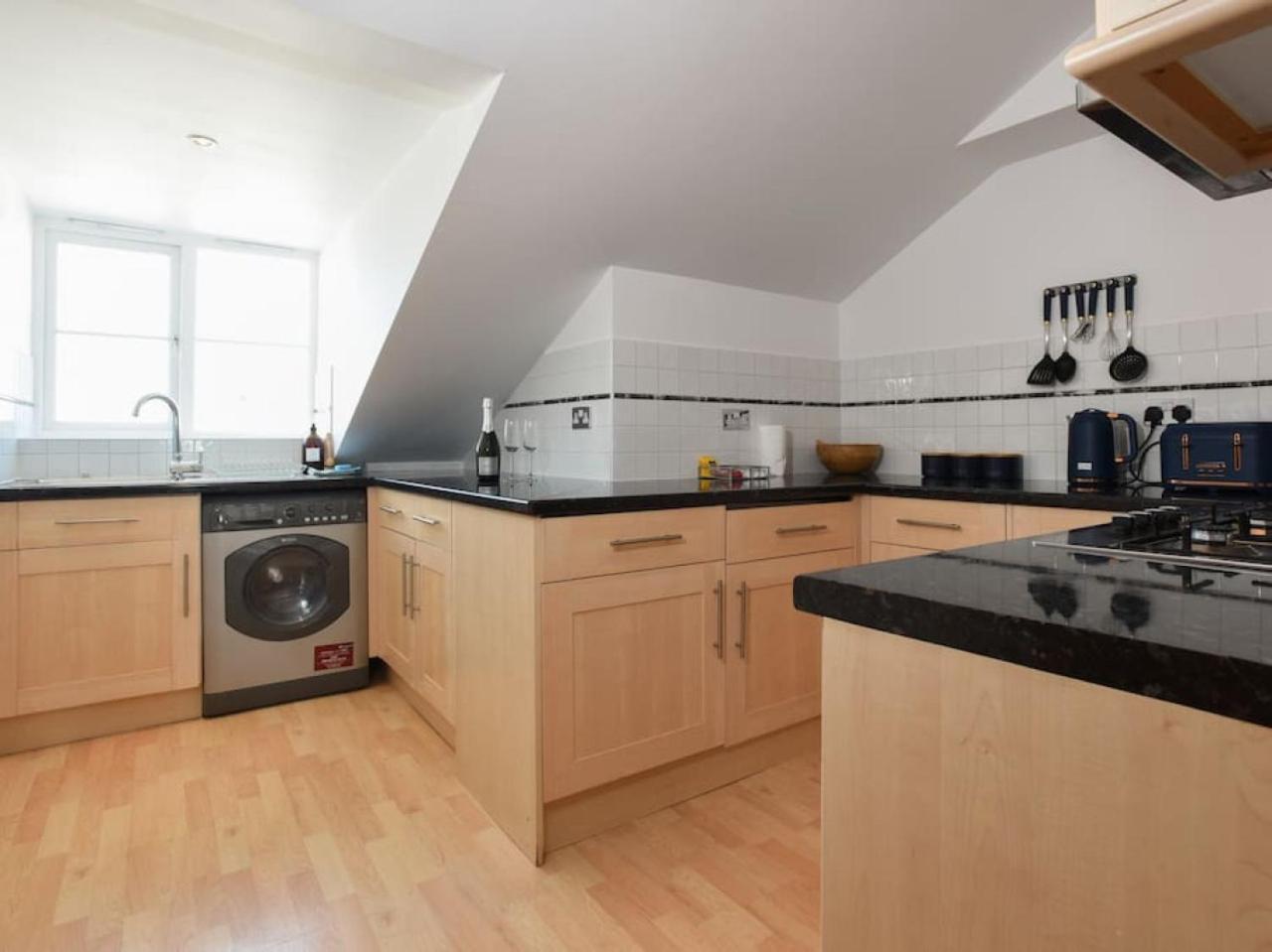 Air Maison - Seafront Flat Private - Roof Terrace With Parking * Portsmouth