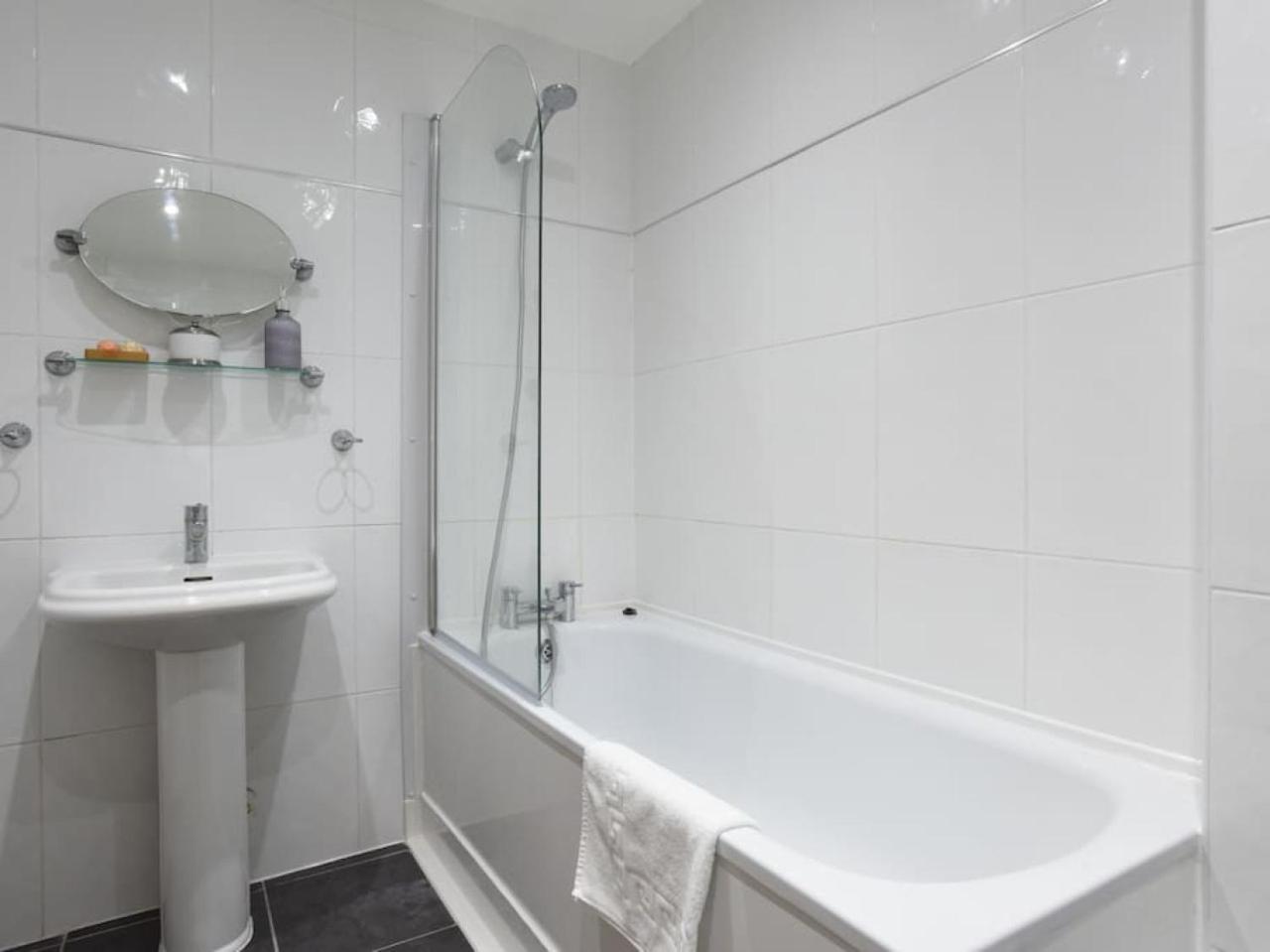 Air Maison - Seafront Flat Private - Roof Terrace With Parking Holiday home Portsmouth