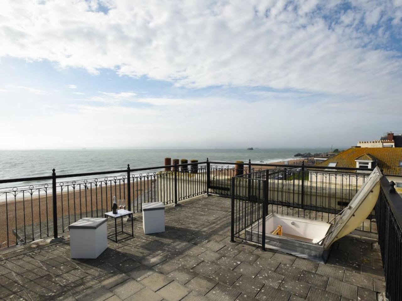 Holiday home Air Maison - Seafront Flat Private - Roof Terrace With Parking