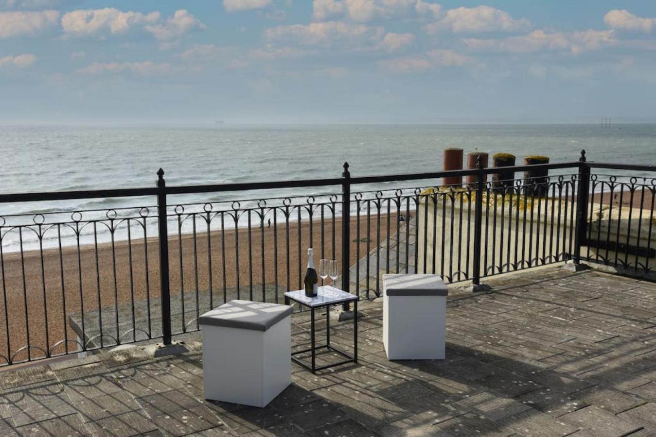 Air Maison - Seafront Flat Private - Roof Terrace With Parking Holiday home *