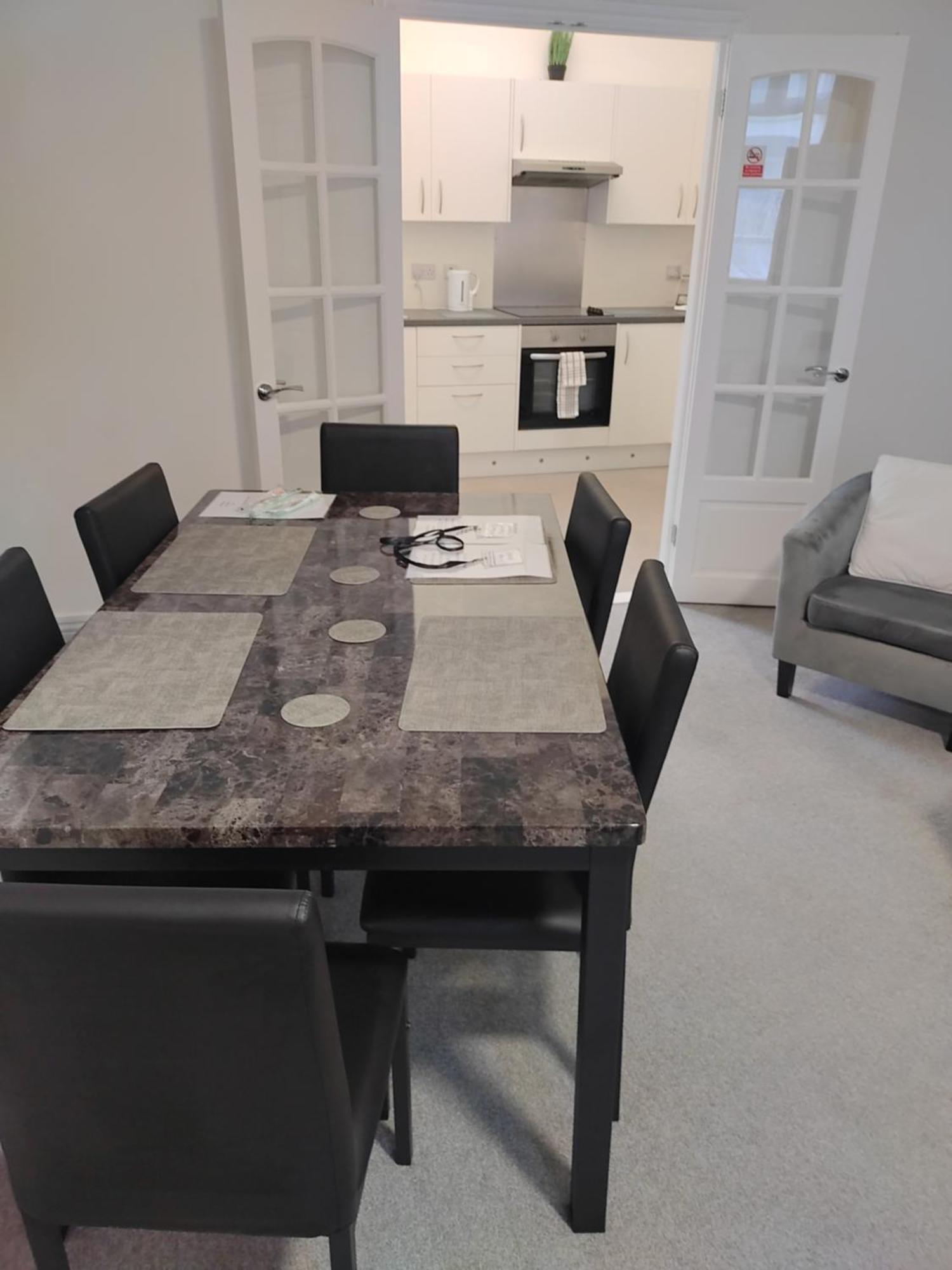 Modern 2 Bed House Sleeps 6 *