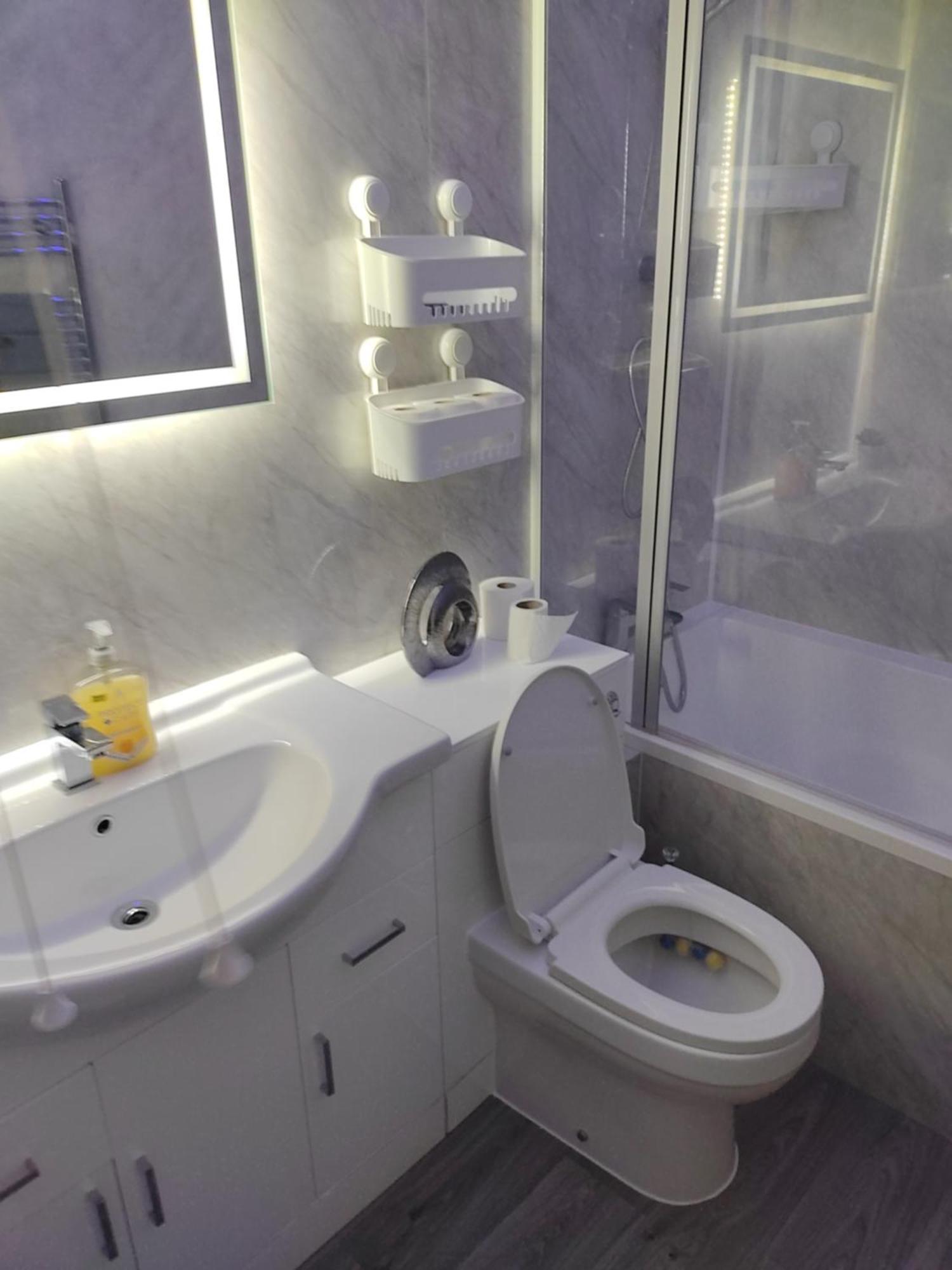 Modern 2 Bed House Sleeps 6 Portsmouth
