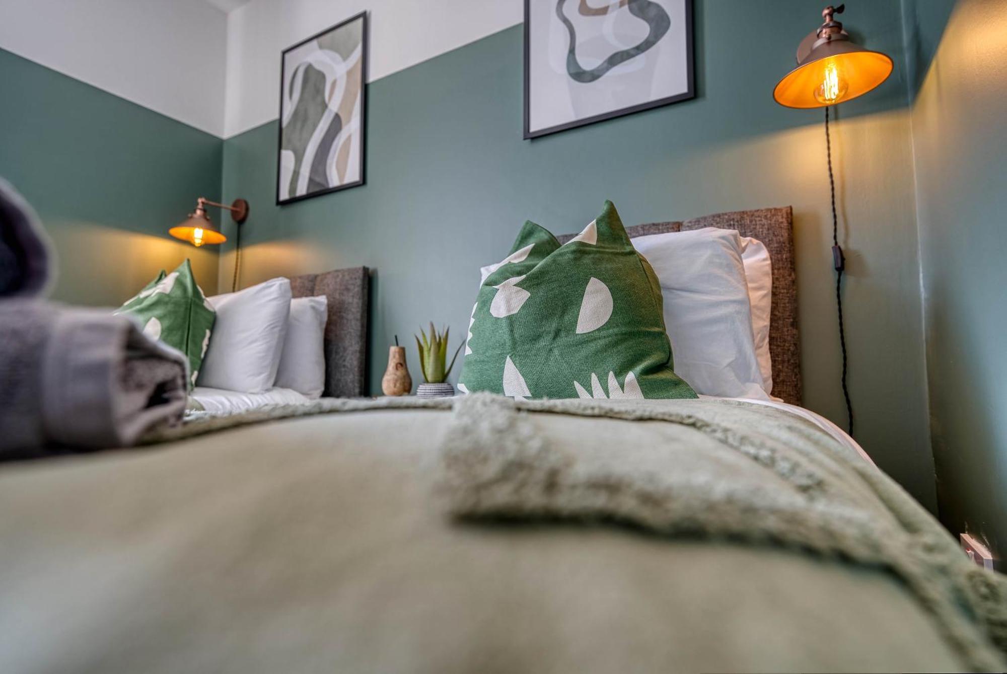 Stunning Design 3-bedroom Townhouse Retreat In Southsea, Sleeps 8, Chic And Spacious With Free Parking Permit, Work Contractors & Summer Special Offer Available! - By Blue Puffin Casa de férias *