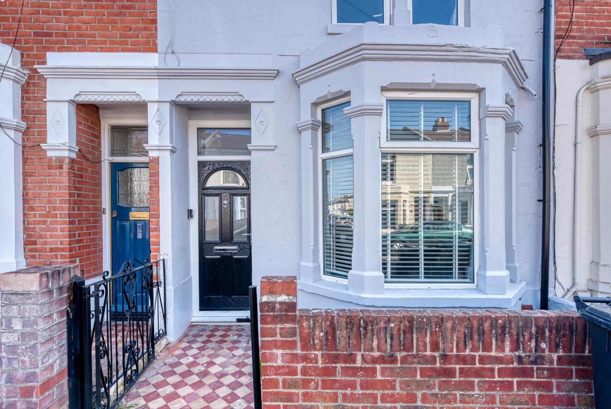 Stunning Design 3-bedroom Townhouse Retreat In Southsea, Sleeps 8, Chic And Spacious With Free Parking Permit, Work Contractors & Summer Special Offer Available! - By Blue Puffin * Portsmouth