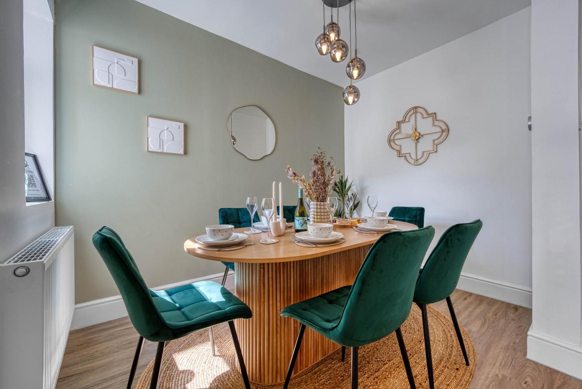 Stunning Design 3-bedroom Townhouse Retreat In Southsea, Sleeps 8, Chic And Spacious With Free Parking Permit, Work Contractors & Summer Special Offer Available! - By Blue Puffin Casa de férias