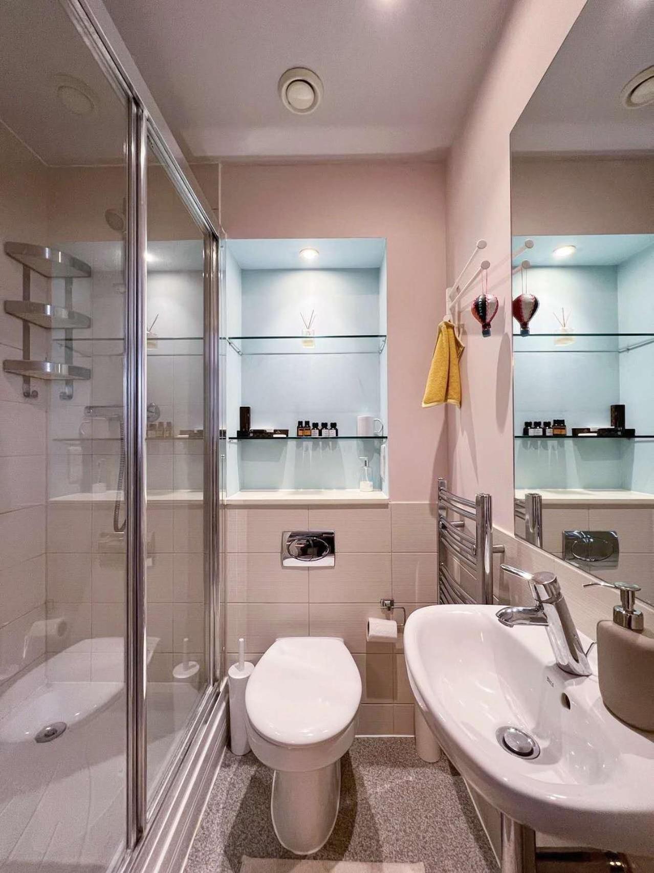 A Stylish Flat Offering A Private Bedroom Near Landmark Of Casa de hóspedes Portsmouth