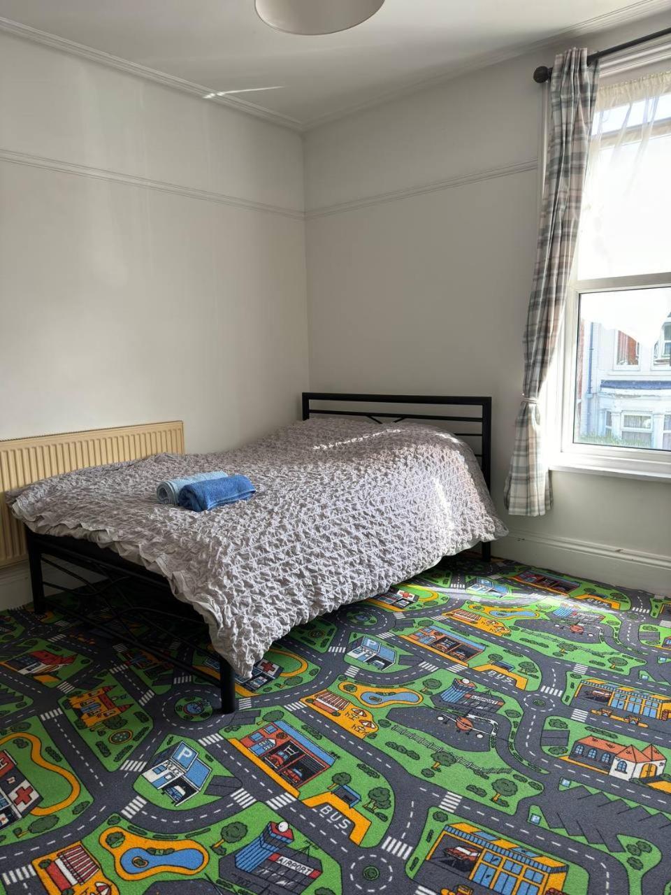 Double Facing Street 1st Floor