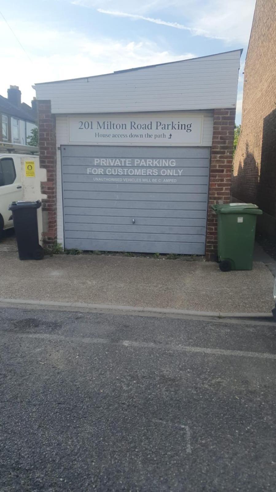 Southsea Three Bedroom With Hot Tub