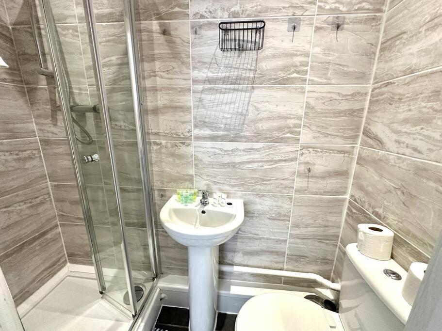 Casa de férias 4 Bedroom 3 Bathroom & Free Parking Portsmouth