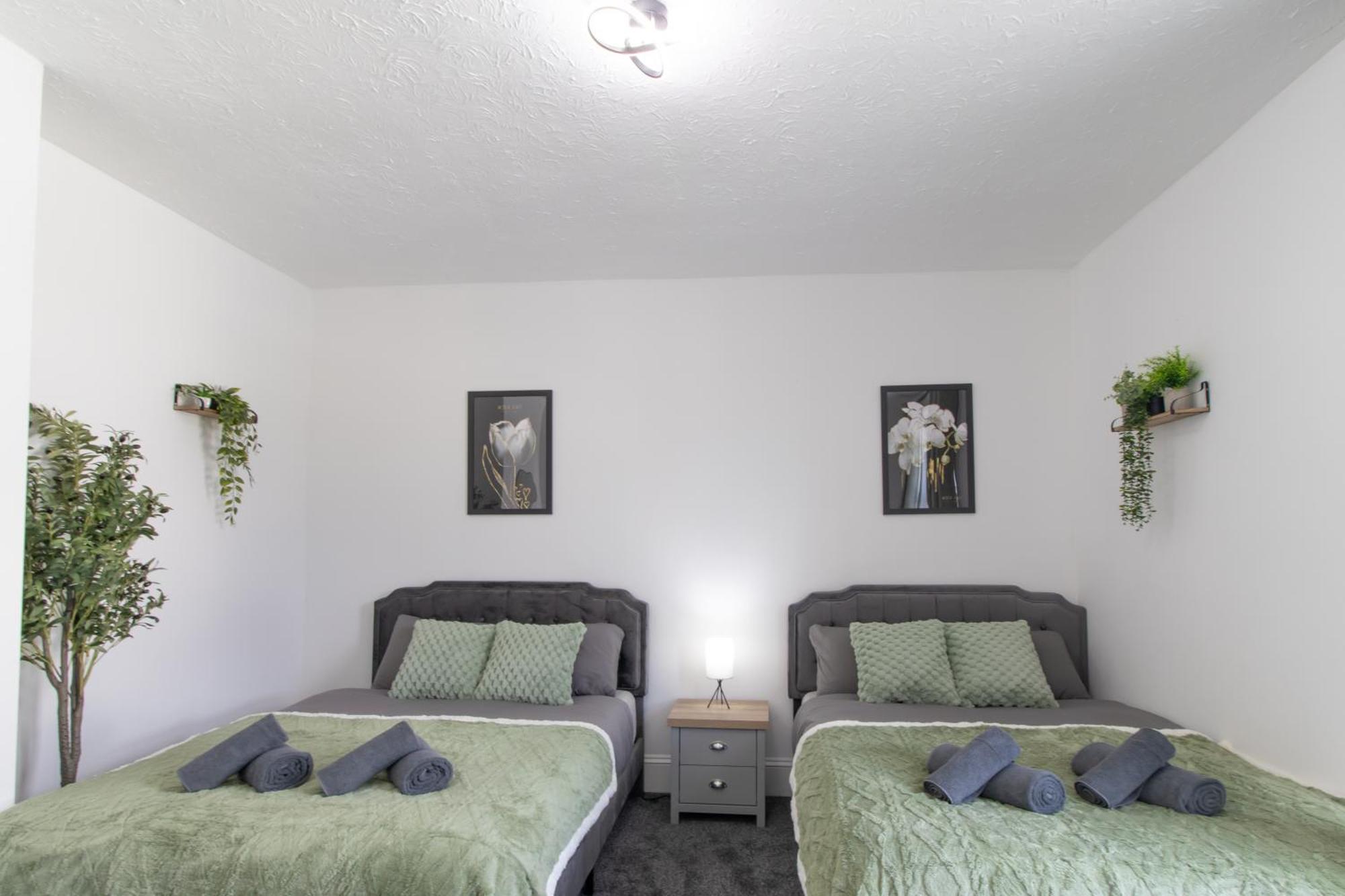 Open Mind - 6 Beds & Free Parking *