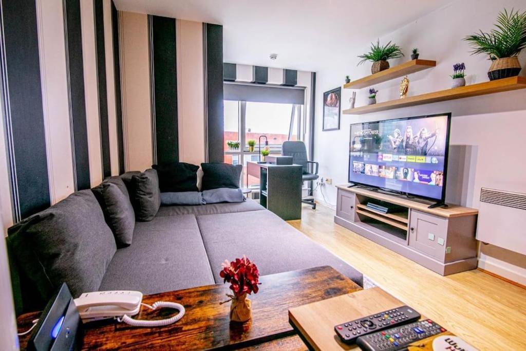 Stunning Flat At Gunwarf Quays *