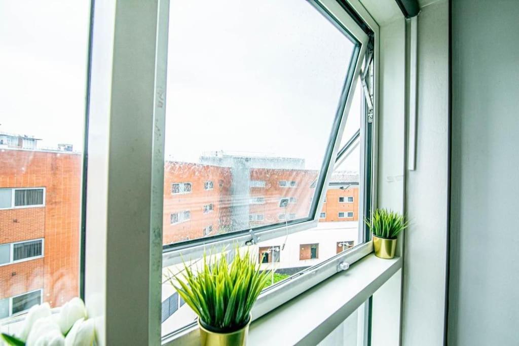 Stunning Flat At Gunwarf Quays