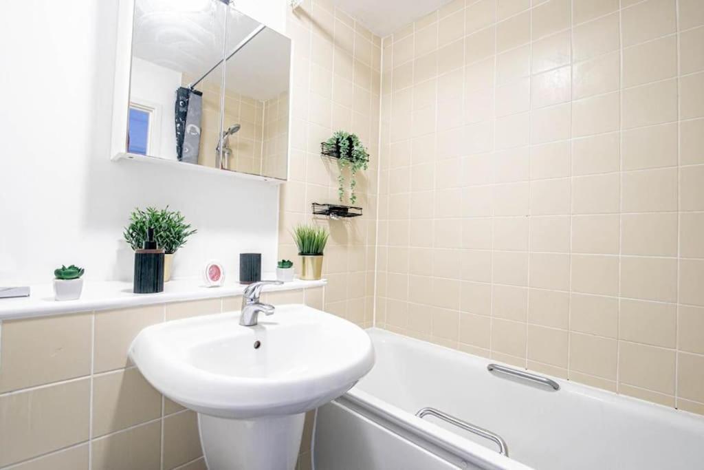 Apartment Stunning Flat At Gunwarf Quays *