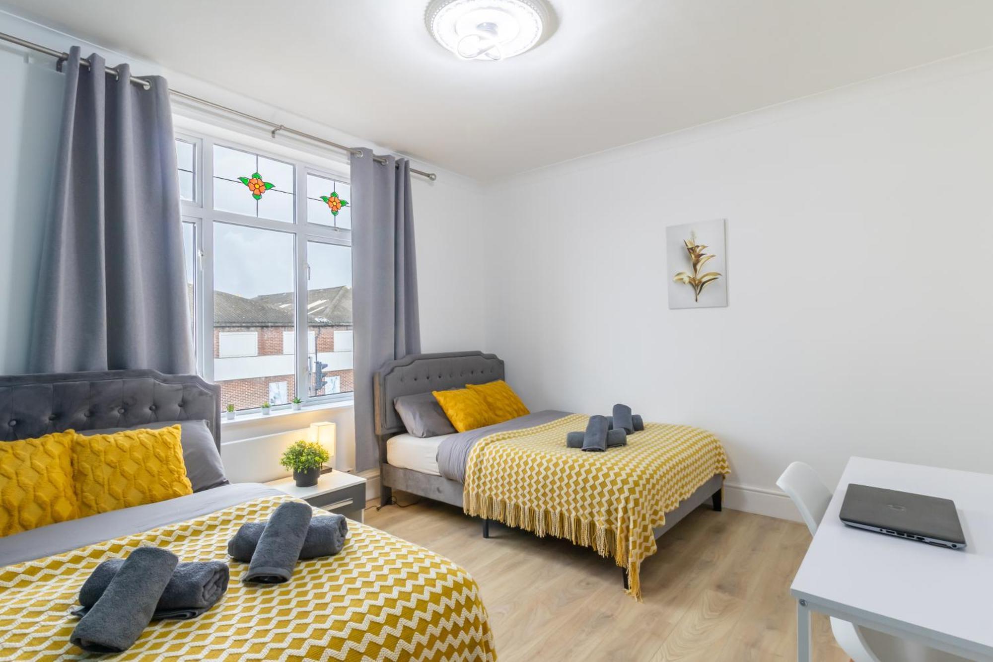 Open Mind - 4 Beds & Free Parking *