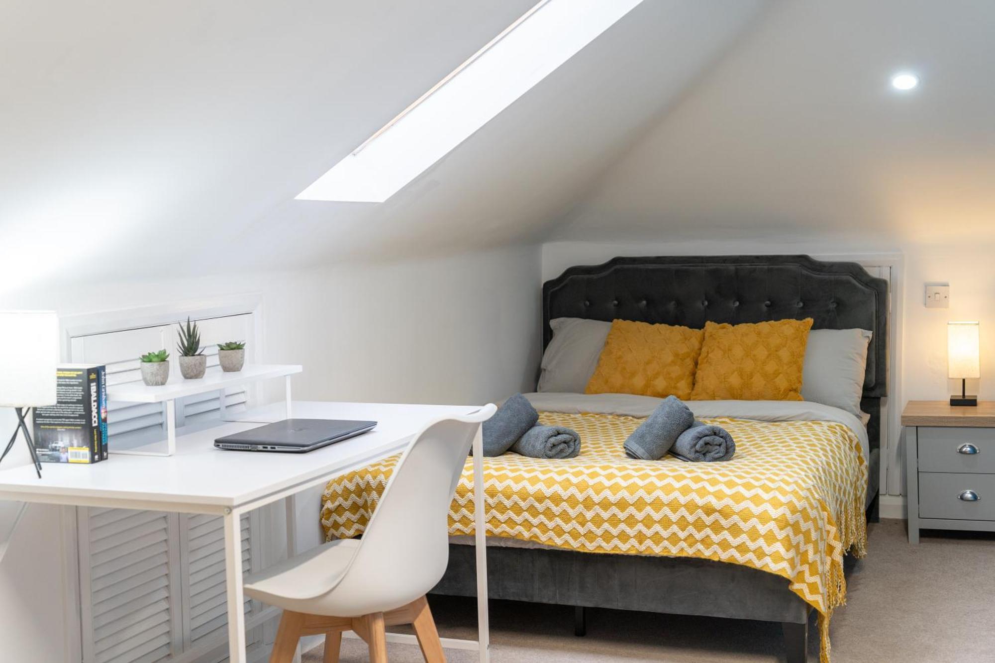 Open Mind - 4 Beds & Free Parking Apartment