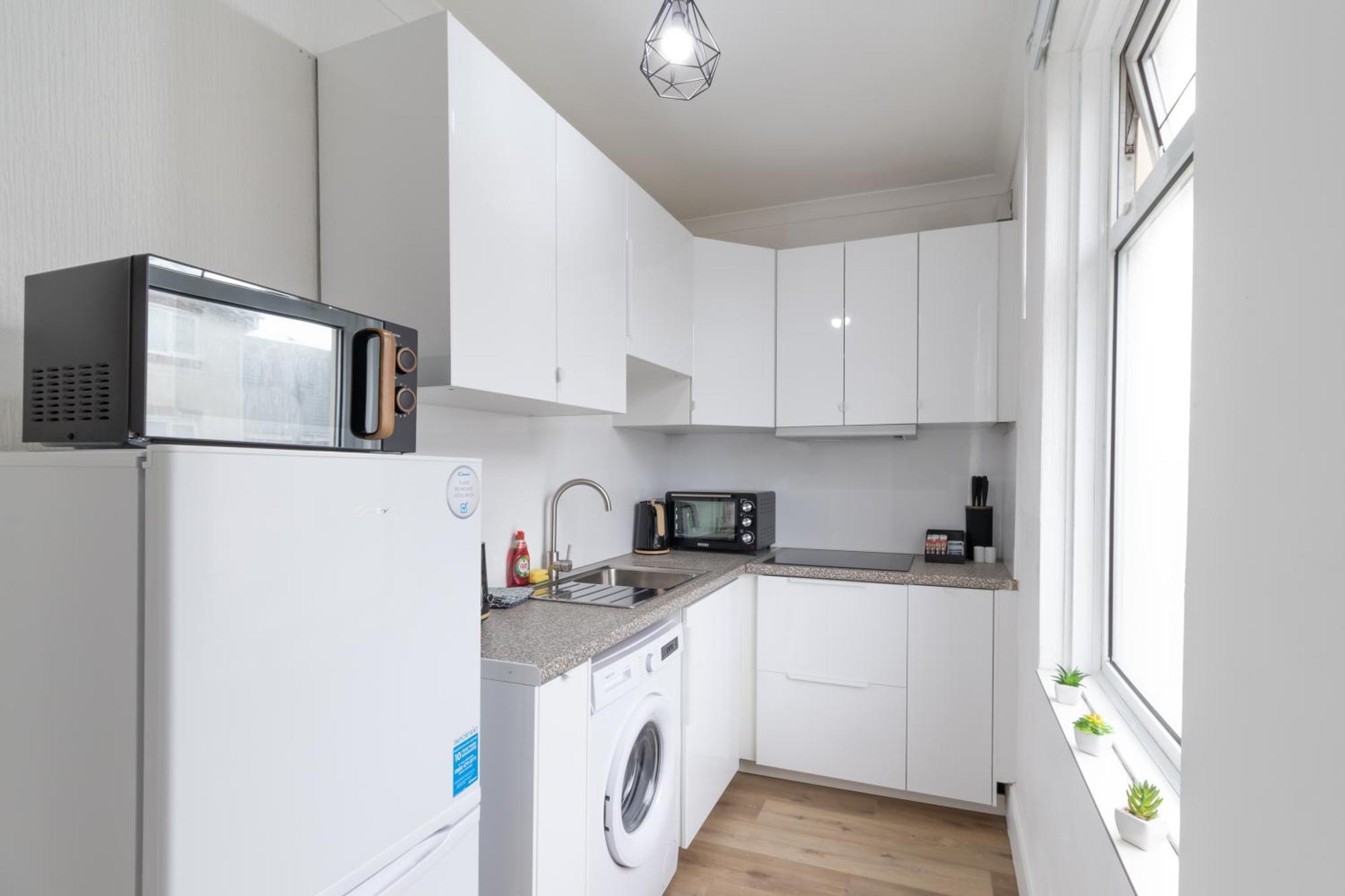 Open Mind - 4 Beds & Free Parking *