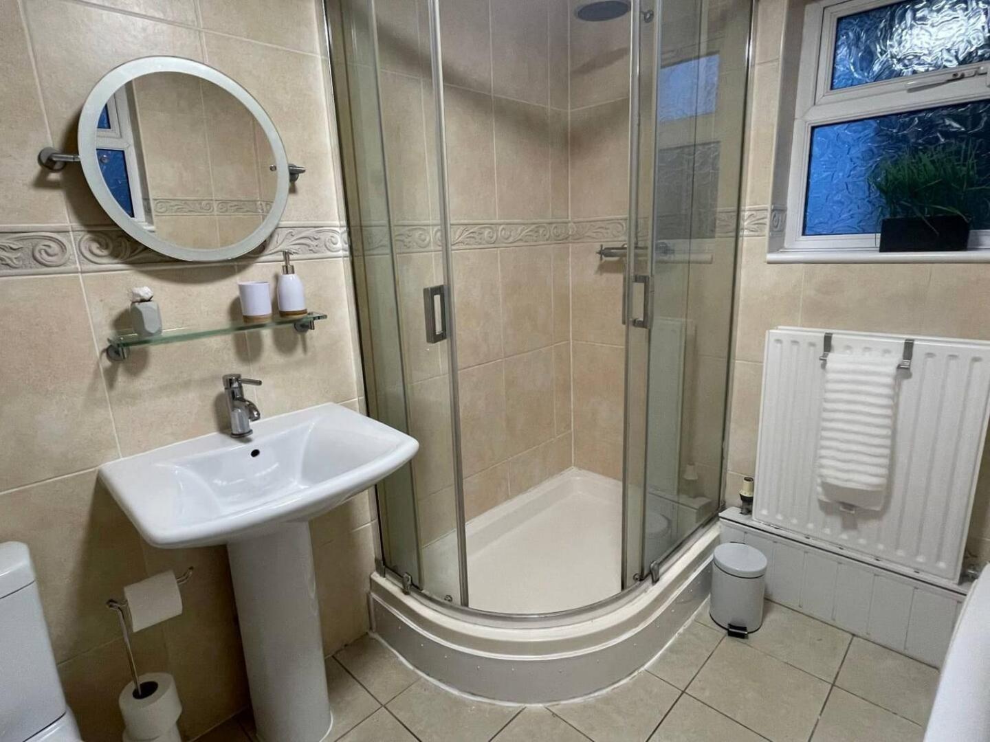 Holiday home Cosy With Free Parking And Fast Internet