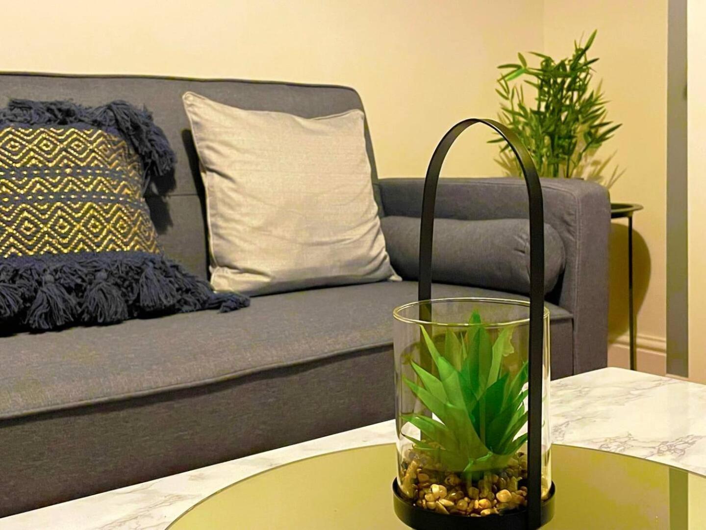 Cosy With Free Parking And Fast Internet Holiday home *