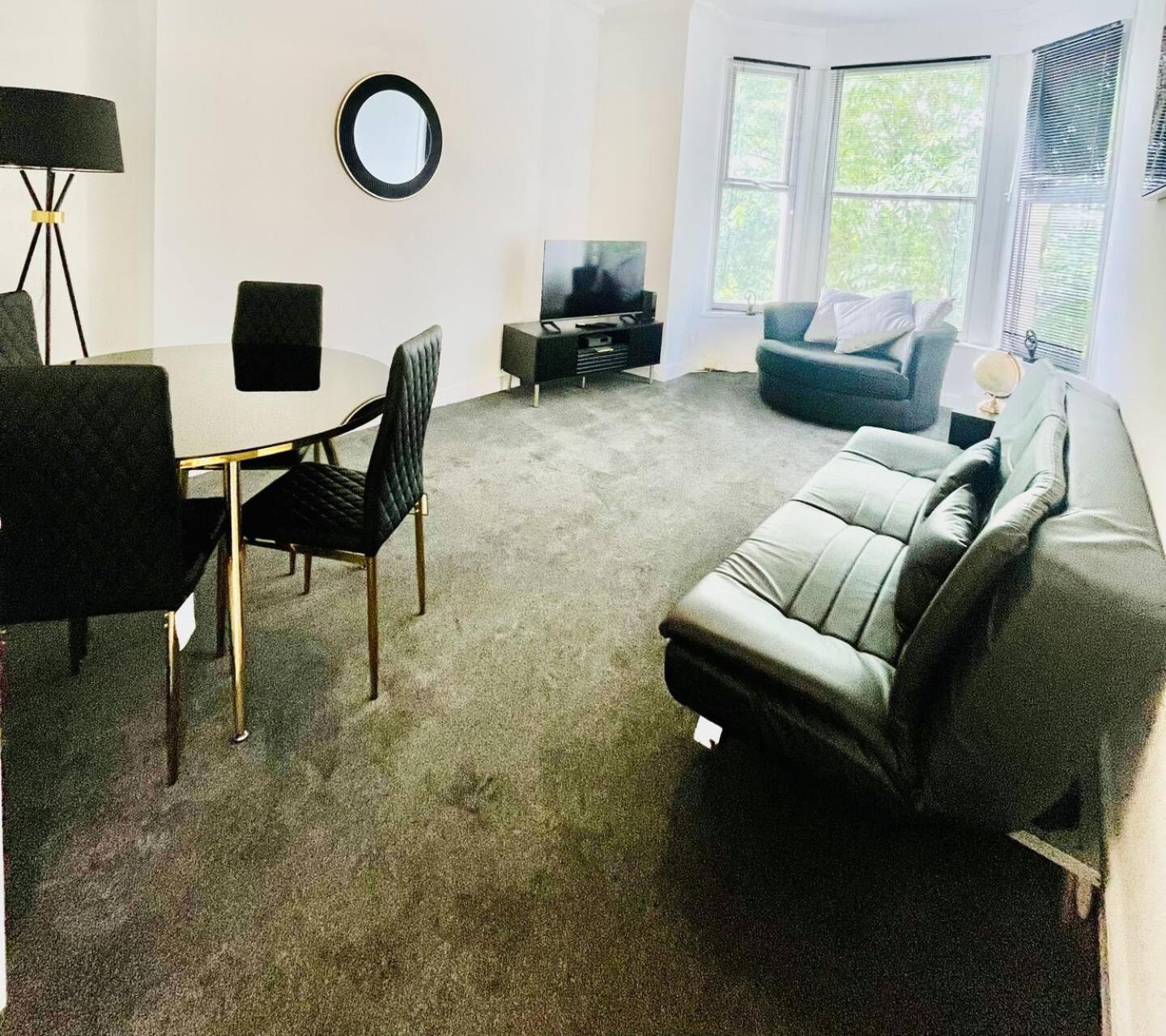 Hamilton House Apartment *