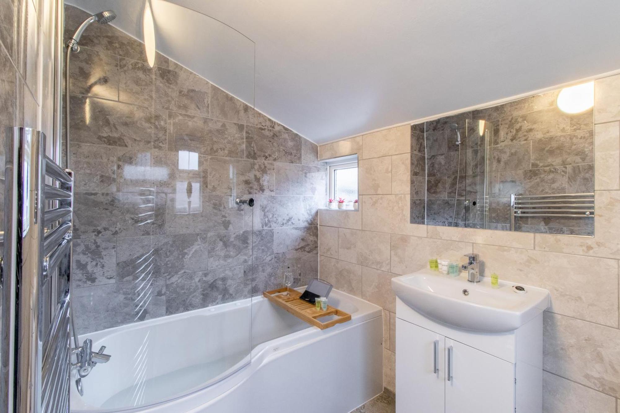 Open Mind Leisure - Luxury 5 Beds & Free Parking Holiday home Portsmouth