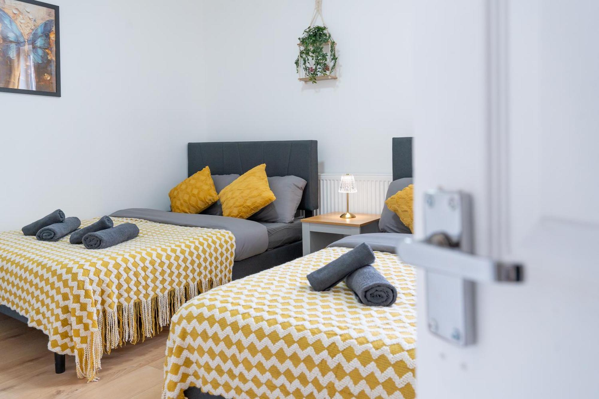 Open Mind Leisure - Luxury 5 Beds & Free Parking Holiday home
