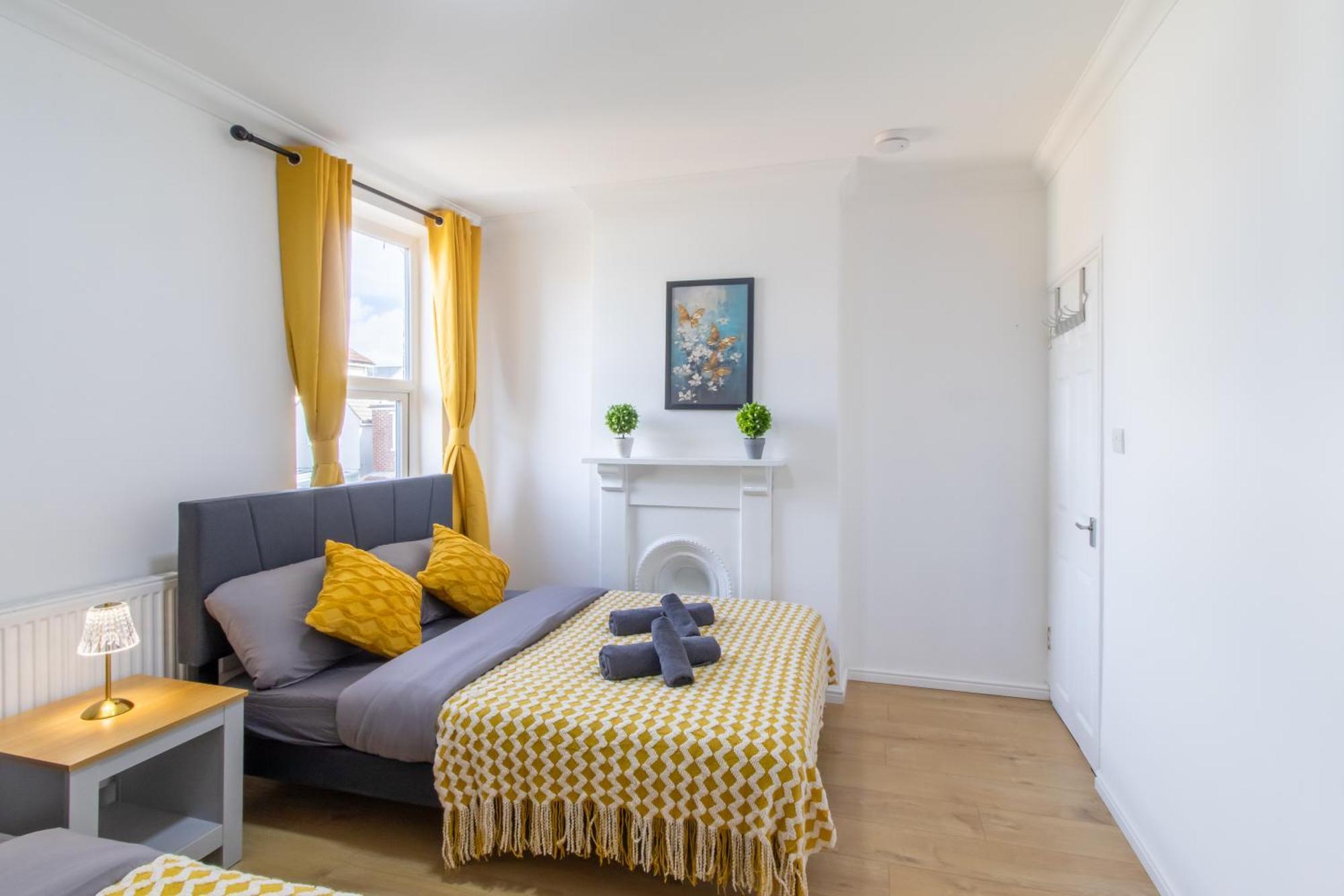 Open Mind Leisure - Luxury 5 Beds & Free Parking Holiday home Portsmouth