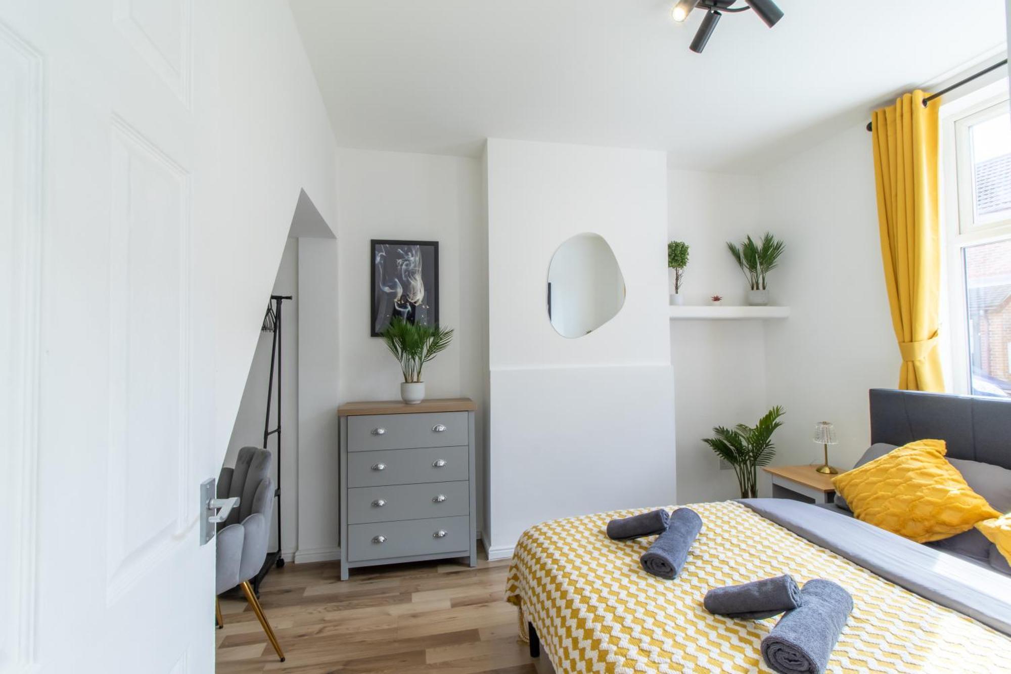 Open Mind Leisure - Luxury 5 Beds & Free Parking *
