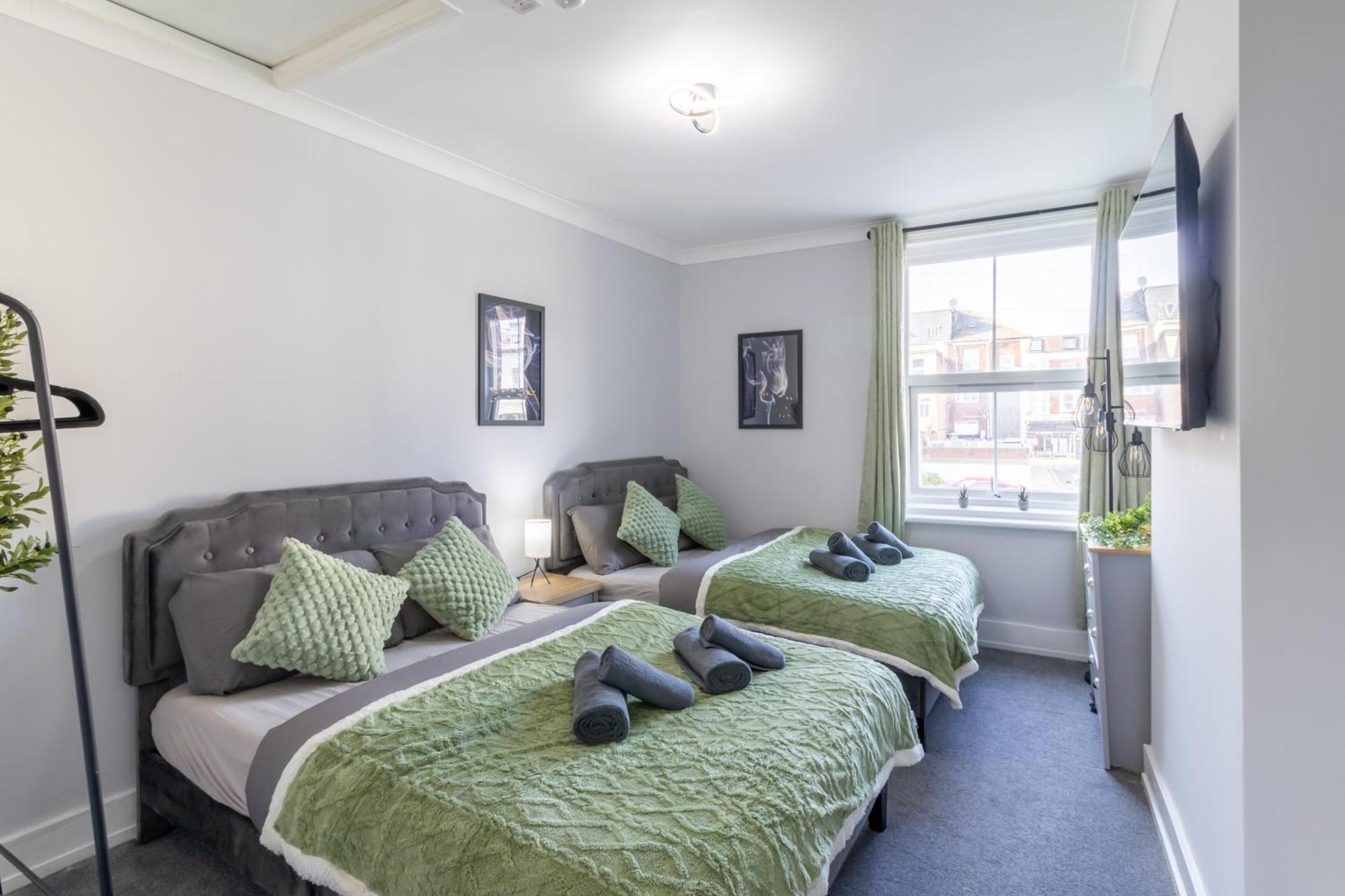 Open Mind - With 2 Double Beds Apartment Portsmouth