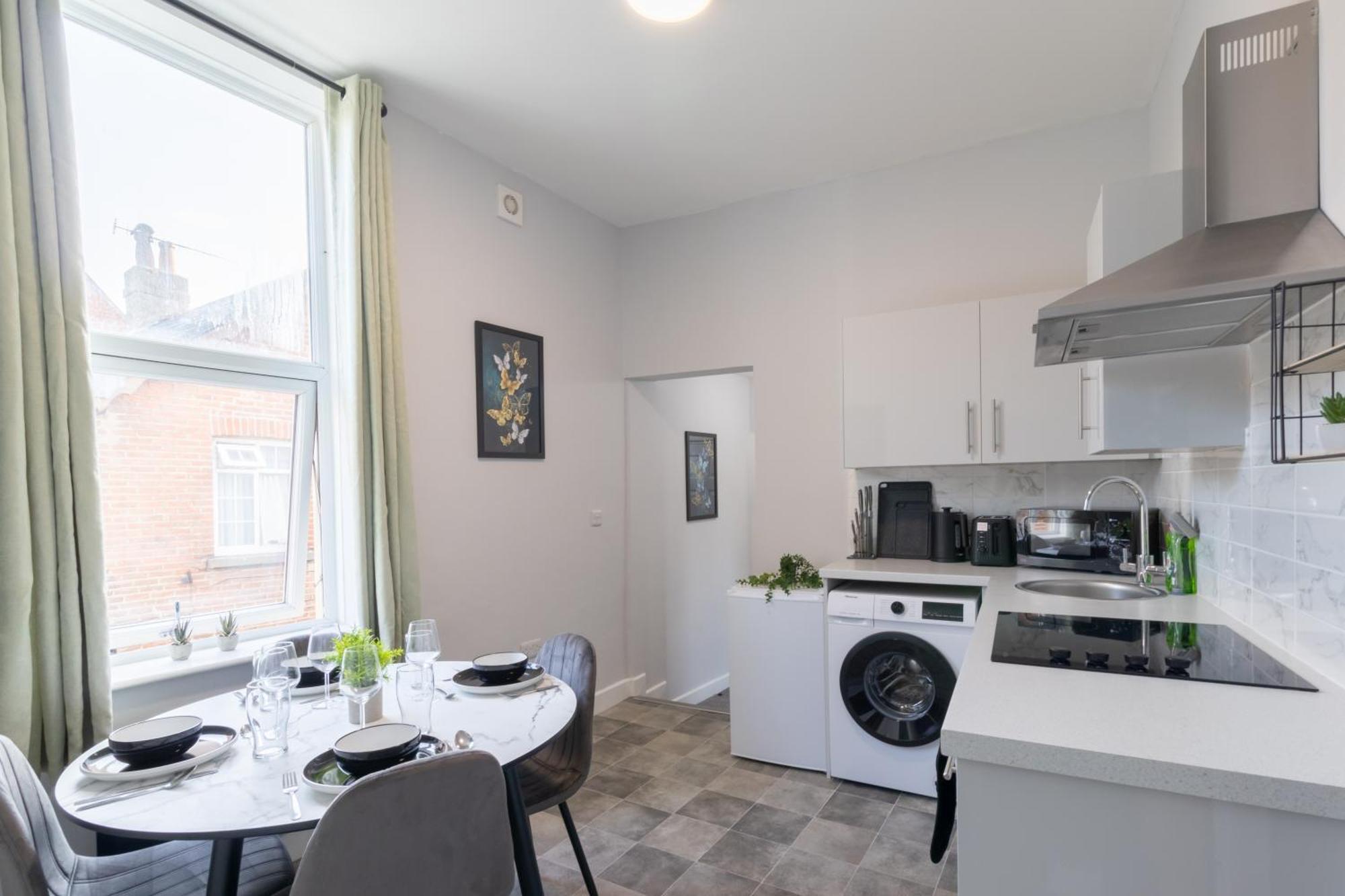 Open Mind - With 2 Double Beds * Portsmouth