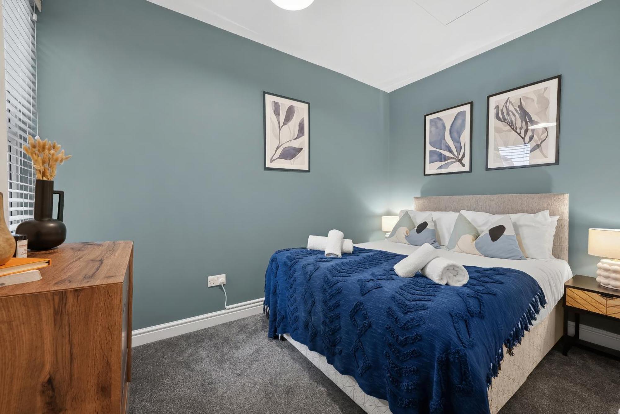 4 Bed Gorgeous Open Plan Chic Townhouse, Central Portsmouth! Great For Groups-With Parking & Xbox - By Blue Puffin Stays *