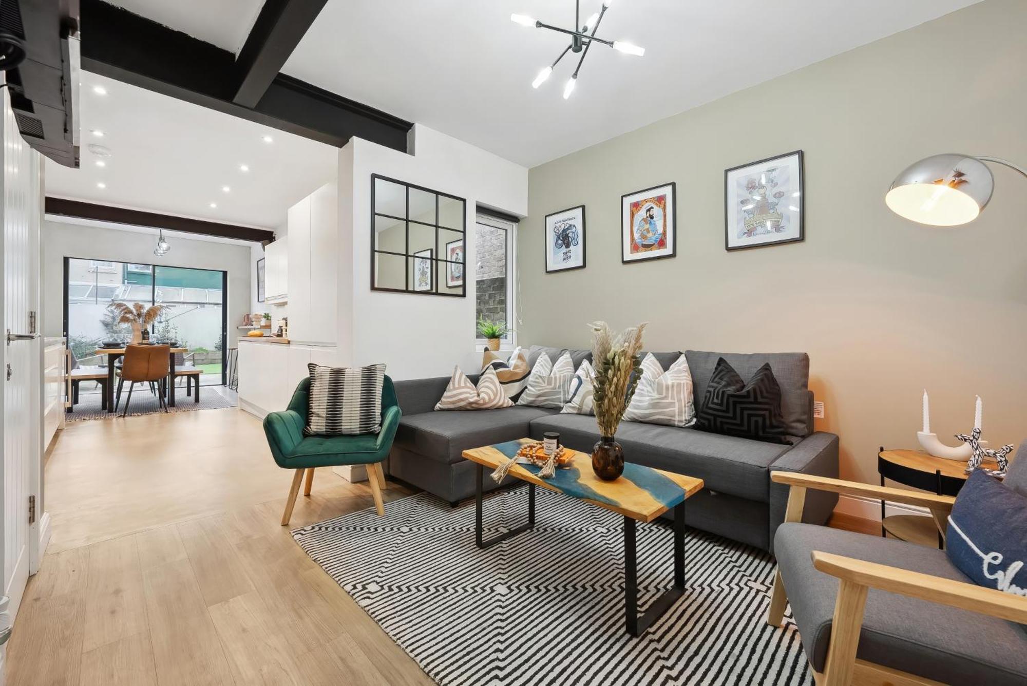 4 Bed Gorgeous Open Plan Chic Townhouse, Central Portsmouth! Great For Groups-With Parking & Xbox - By Blue Puffin Stays * Portsmouth