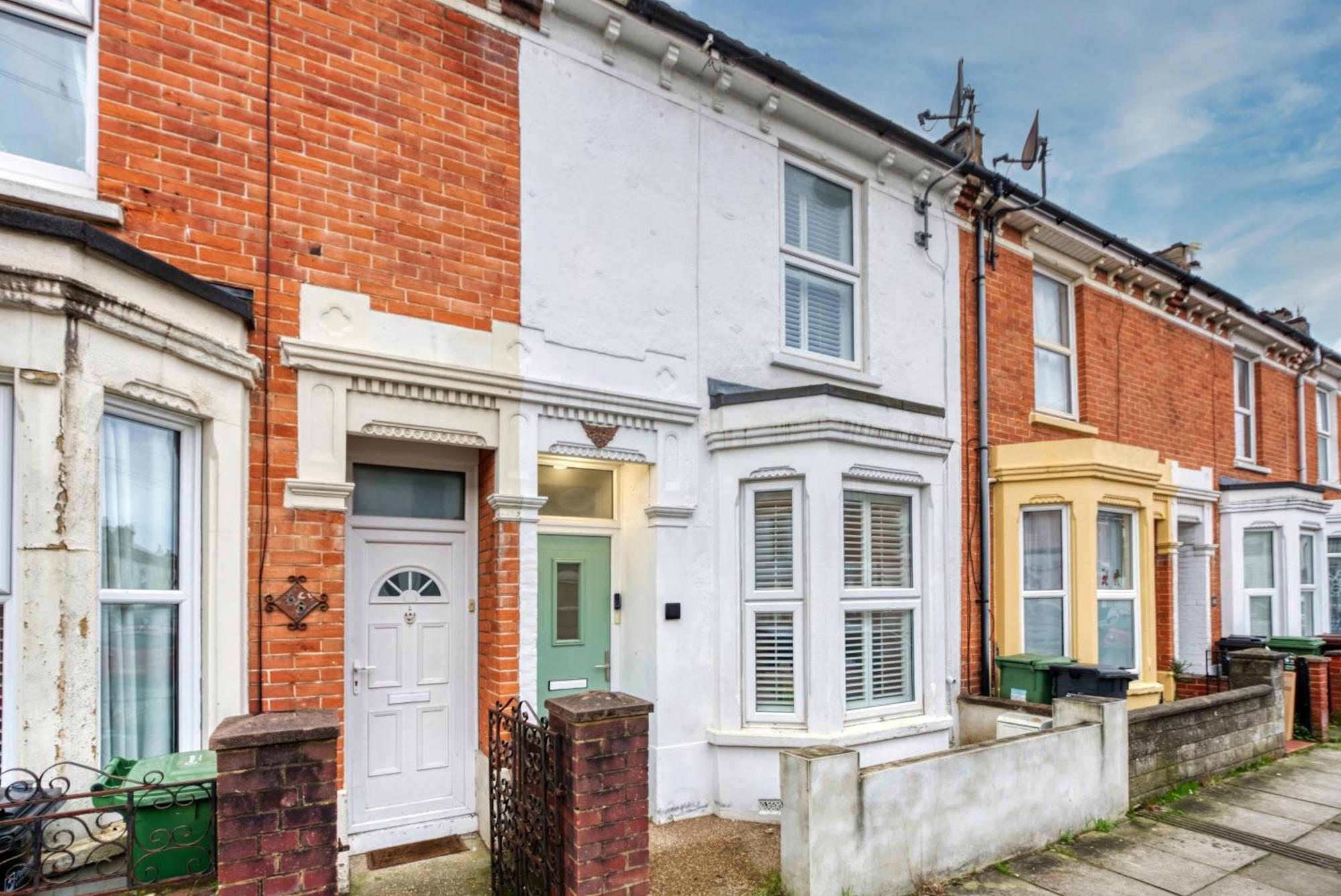 Guest house 4 Bed Gorgeous Open Plan Chic Townhouse, Central Portsmouth! Great For Groups-With Parking & Xbox - By Blue Puffin Stays Portsmouth