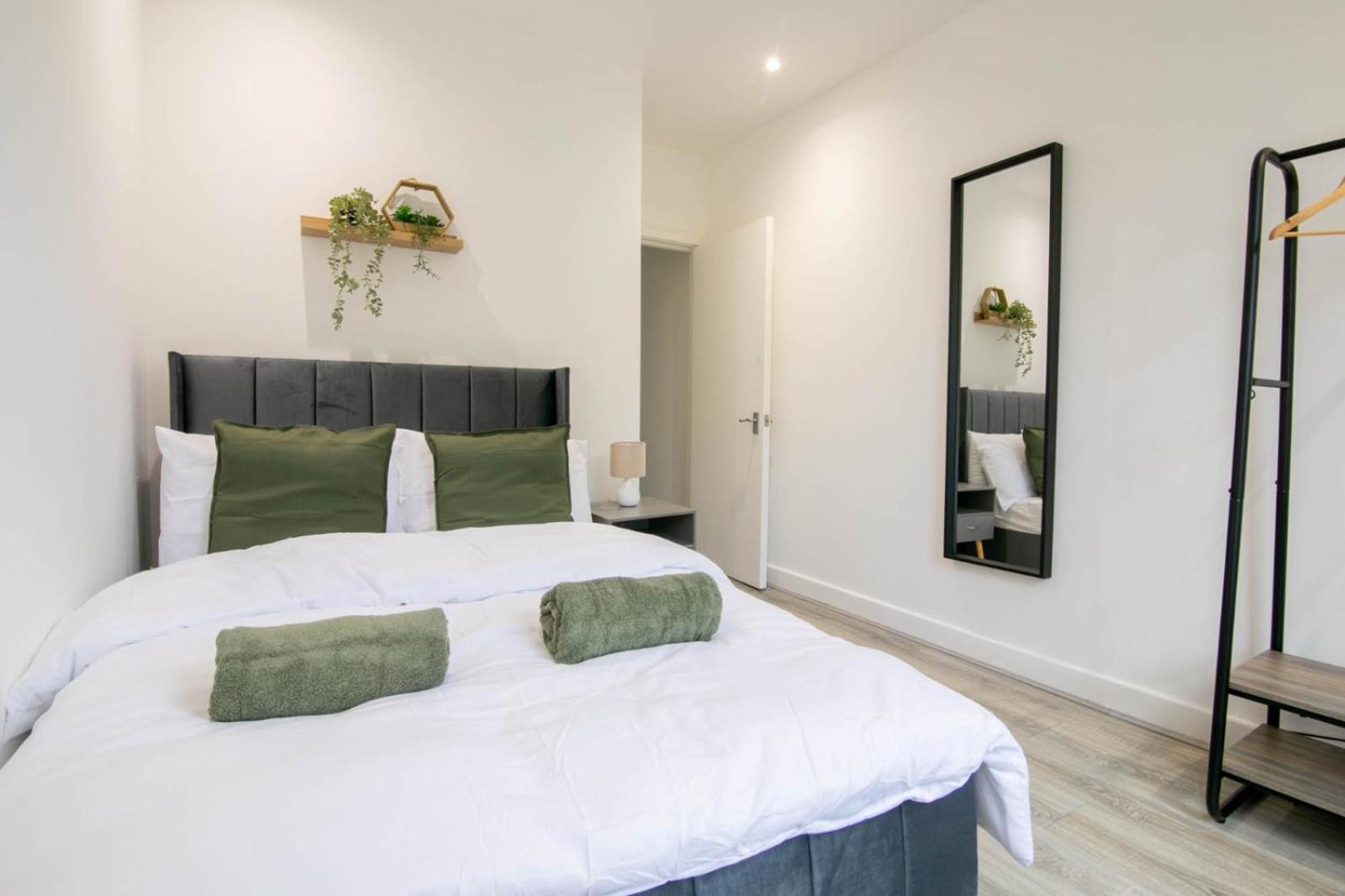 Contemporary 3 Bed In Southsea Apartment Portsmouth